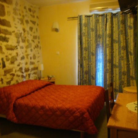 Hotel Le Bilboquet Le Puy-en-Velay Habitación foto