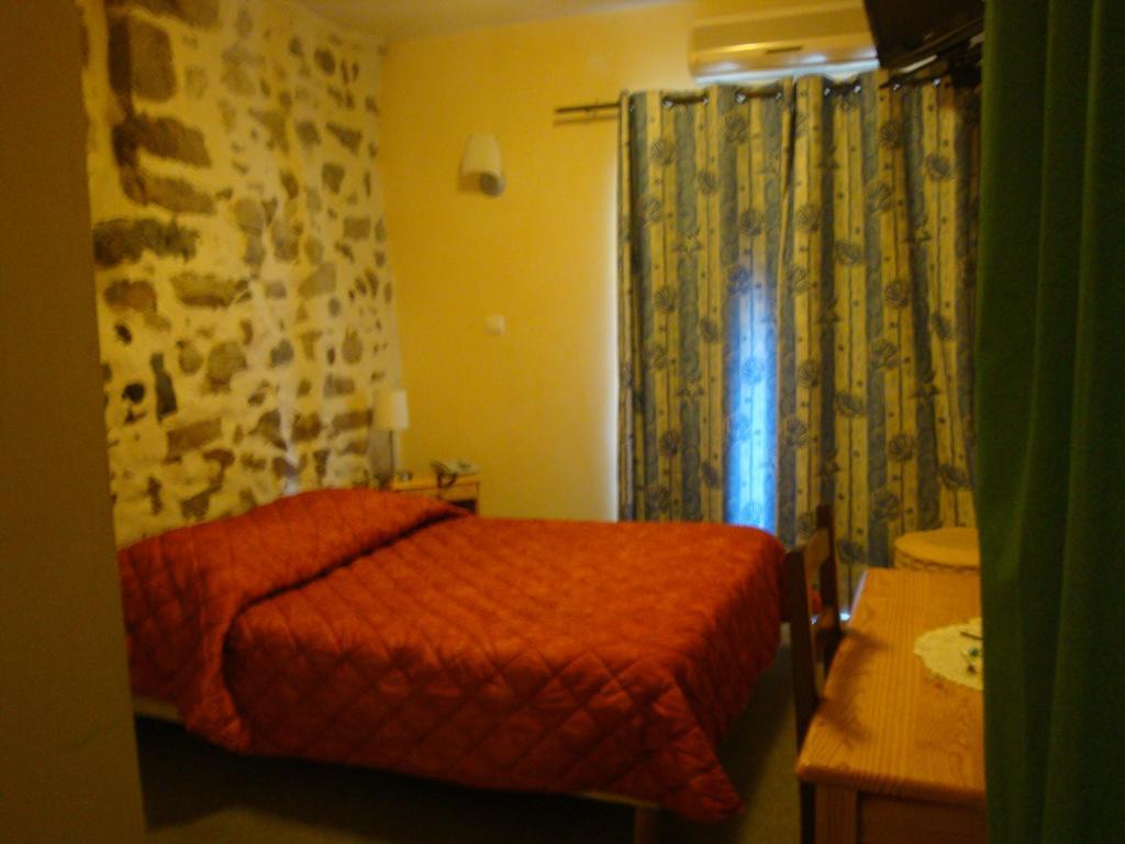 Hotel Le Bilboquet Le Puy-en-Velay Habitación foto
